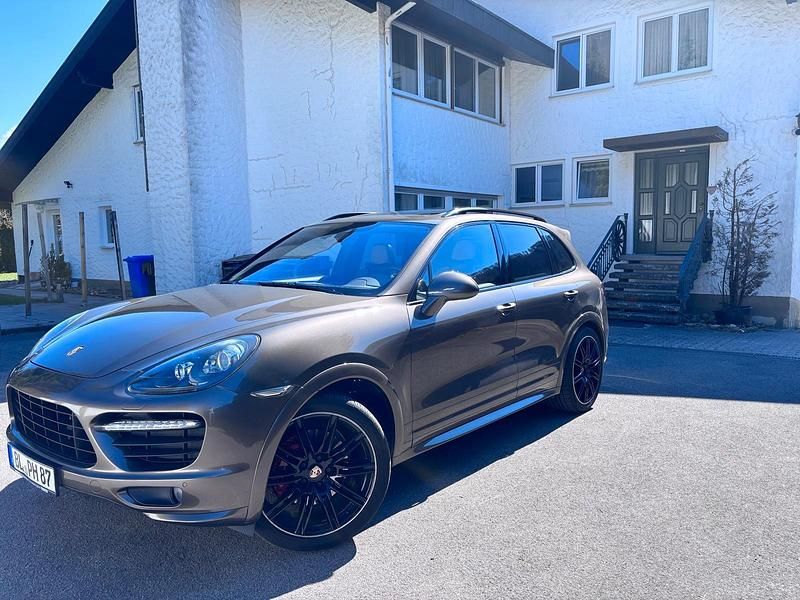 Braun Gebraucht 2012 Porsche Cayenne SUV | 23.500 € (Etwas zu teuer) - Bild 1/4