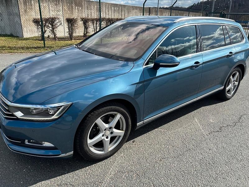 Gebraucht VW Passat Highline 150 PS (110 kW) 2016 Blau Kombi