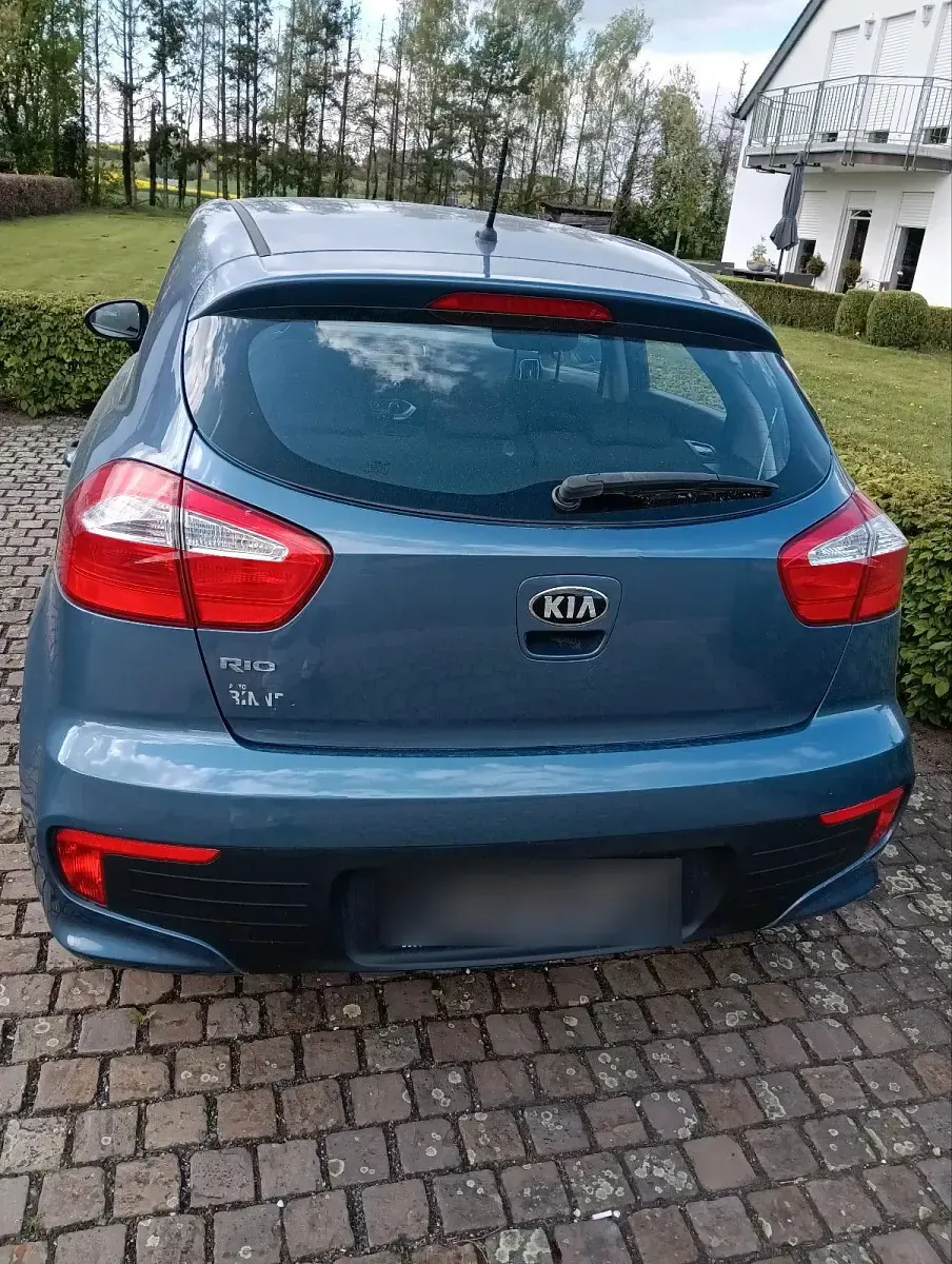 Gebraucht Kia Rio Edition 7 86 PS (63 kW) 2015 Limousine