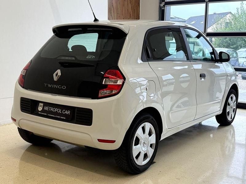 Second-hand Renault Twingo Expression 71 CP (52 kW) 2014 Alb Hatchback
