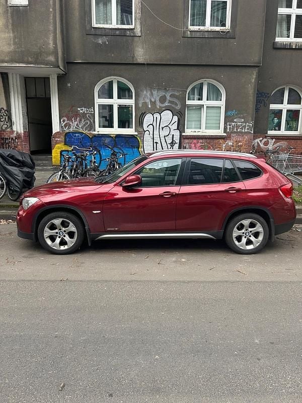 Gebraucht BMW X1 109 PS (80 kW) 2011 Rot SUV