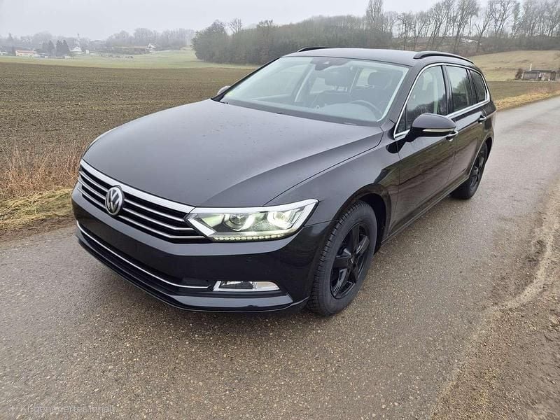 Schwarz Gebraucht 2019 VW Passat Comfortline Kombi | 11.900 € (Superpreis) - Bild 1/4