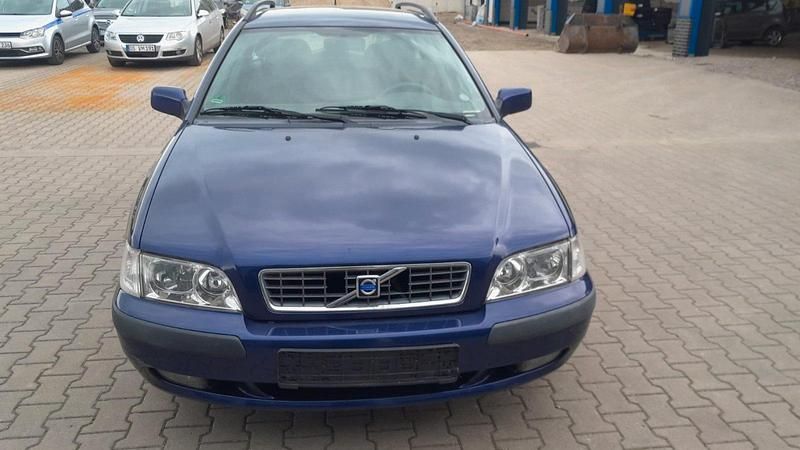 Second-hand Volvo V40 100 CP (73 kW) 2004 Albastru Break
