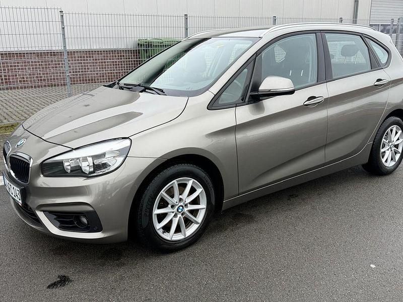 Gebraucht BMW 216 Active Tourer 116 PS (85 kW) 2015 Silber Van / Kleinbus