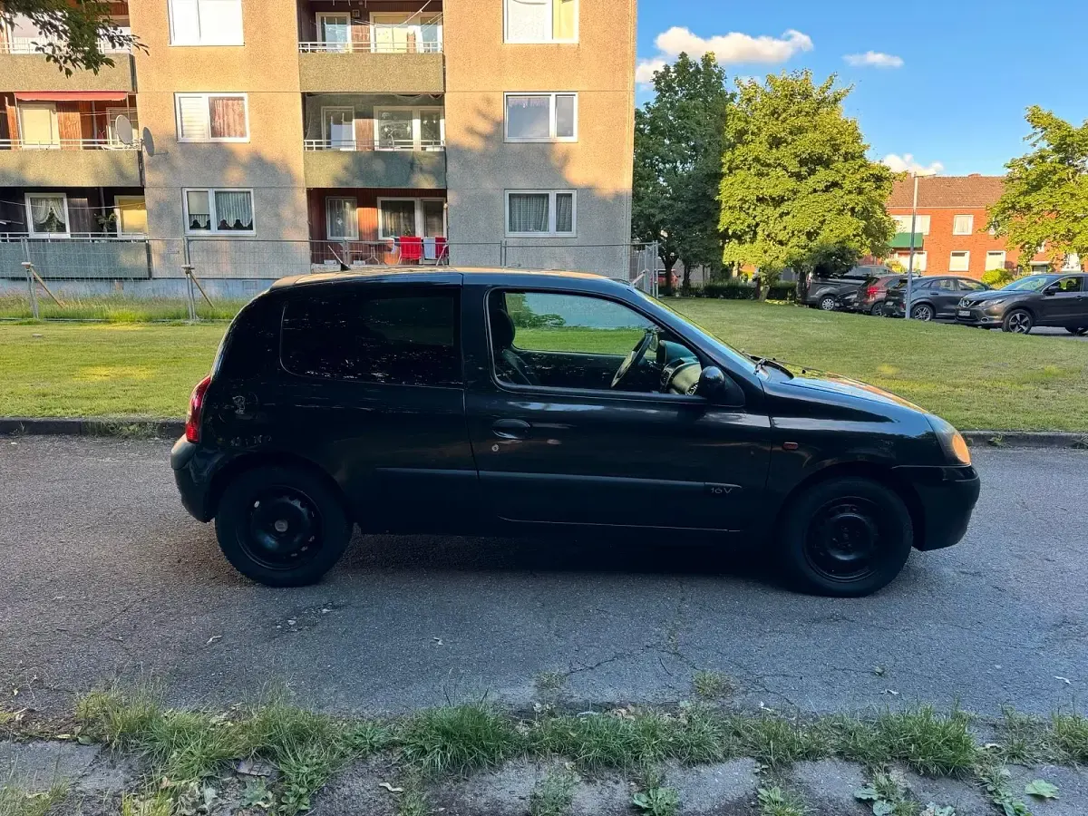 Gebraucht Renault Clio 70 PS (51 kW) 2002 Schwarz Coupé