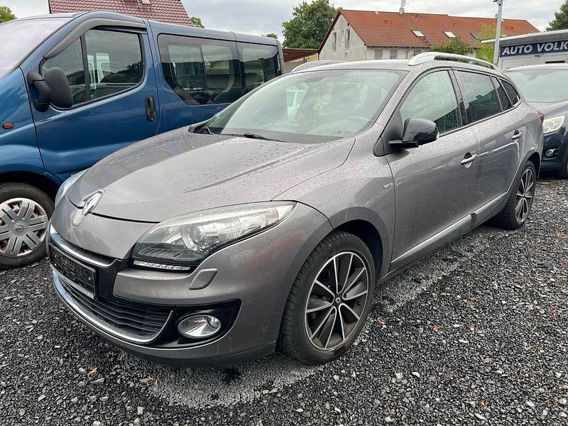 Grau Gebraucht 2013 Renault Mégane III Bose Edition Limousine | 5.499 € (Fairer Preis) - Bild 1/4