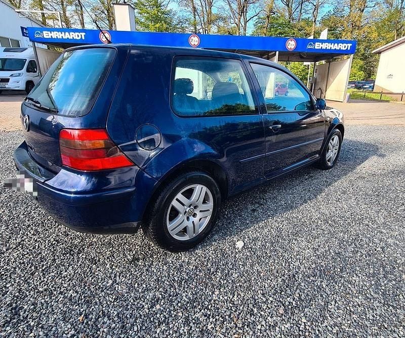 Blau Gebraucht 2000 VW Golf Comfortline Limousine | 1.000 € (Superpreis) - Bild 1/4