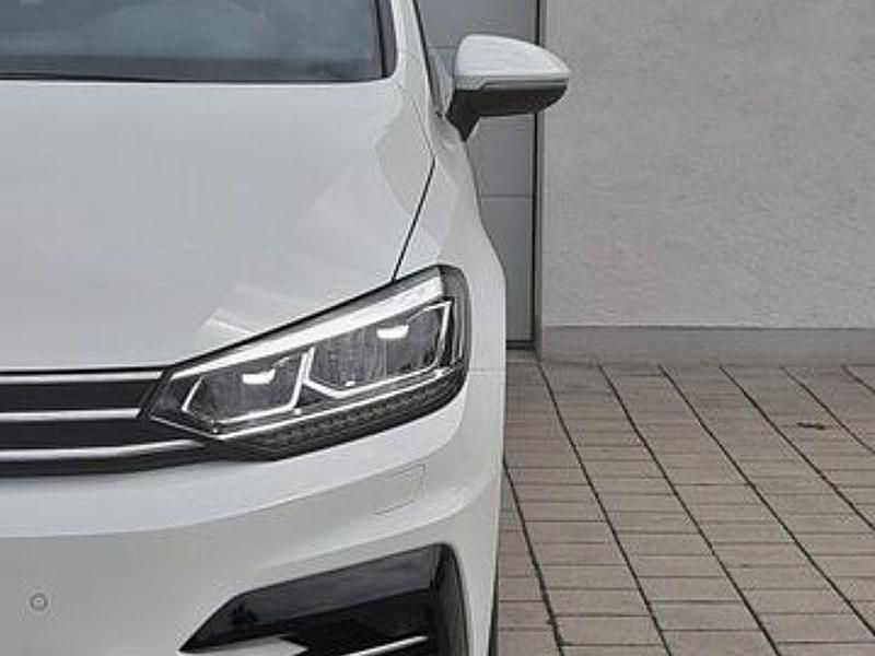 Pure white Gebraucht 2017 VW Touran Van / Kleinbus | 22.499 € - Bild 1/4