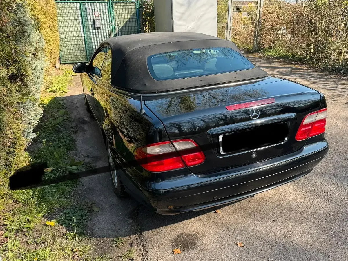 Gebraucht Mercedes CLK200 163 PS (119 kW) 2001 Schwarz Cabrio