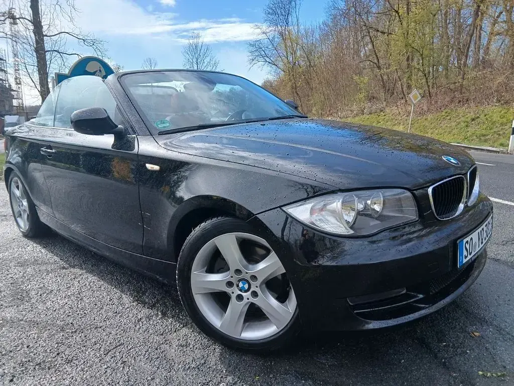 Gebraucht BMW 118 Cabriolet Sport Line 143 PS (105 kW) 2010 Schwarz Cabrio