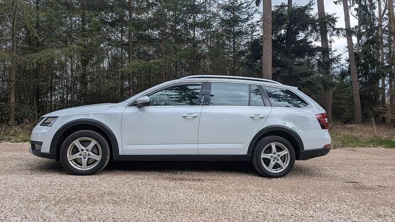 Gebraucht Skoda Octavia 184 PS (135 kW) 2017 Weiß Kombi