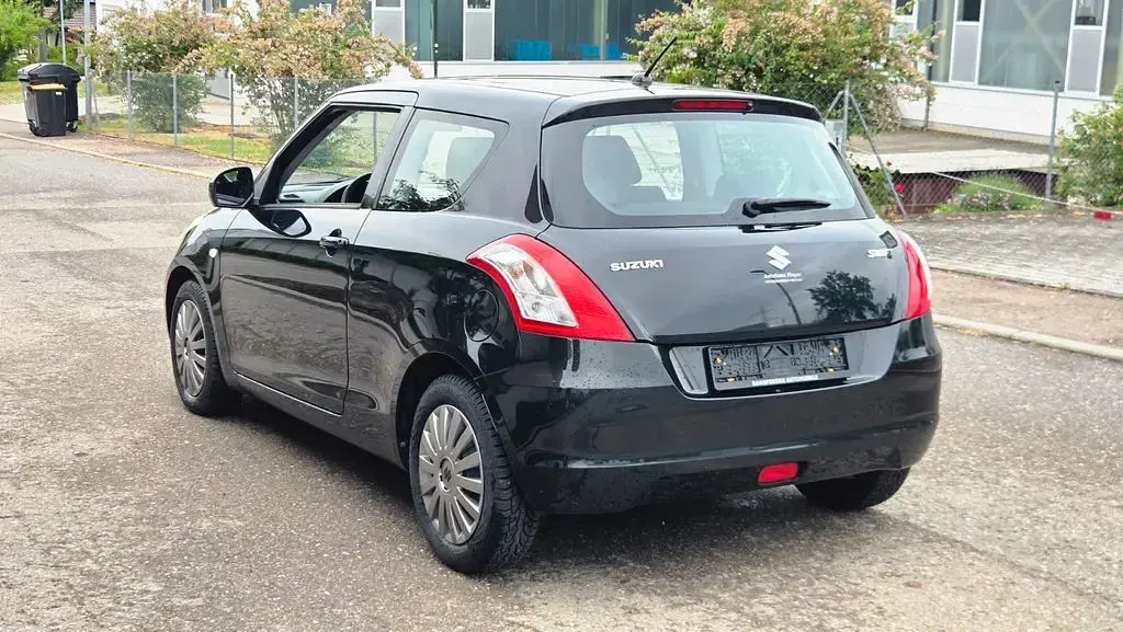 Gebraucht Suzuki Swift Basic 94 PS (69 kW) 2013 Schwarz Kleinwagen