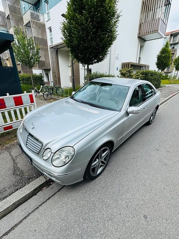 Silber Gebraucht 2005 Mercedes E350 Limousine | 9.000 € (Fairer Preis) - Bild 1/4