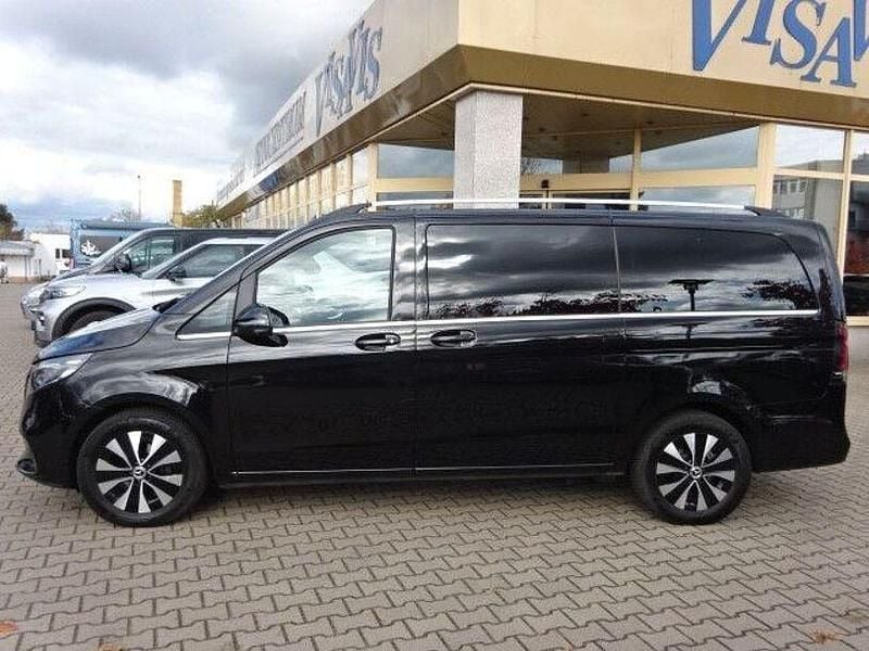 Gebraucht Mercedes V300 Avantgarde 237 PS (174 kW) 2024 Schwarz Van / Kleinbus