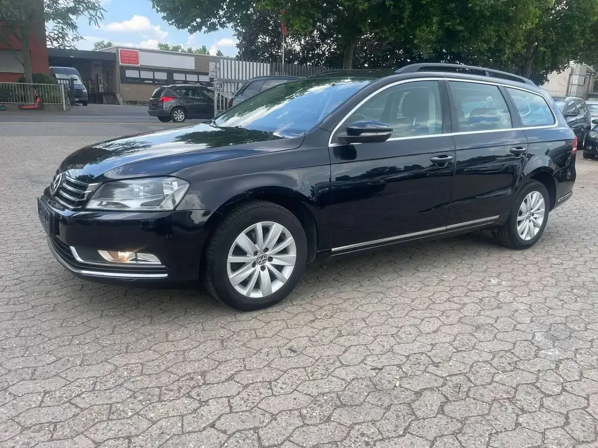 Gebraucht VW Passat Comfortline 140 PS (102 kW) 2014 Deep black perleffekt Kombi