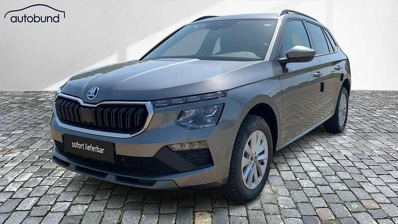 Grau / graphitegrau Neu 2025 Skoda Kamiq Selection SUV | 26.970 € (Guter Preis) - Bild 1/4