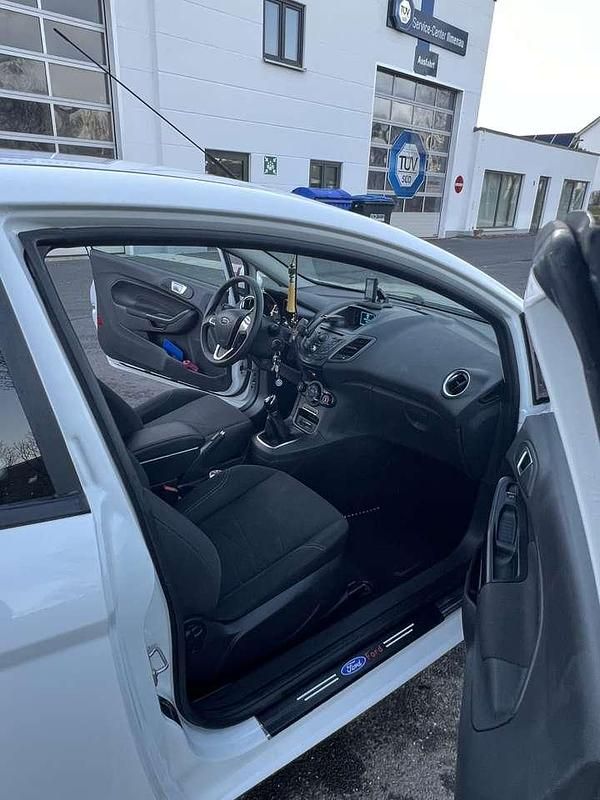 Gebraucht Ford Courier 137 PS (100 kW) 2014 Van / Kleinbus