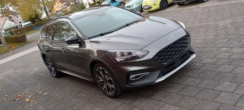 Magnetic grau Gebraucht 2021 Ford Focus Kombi | 17.600 € (Superpreis) - Bild 1/4