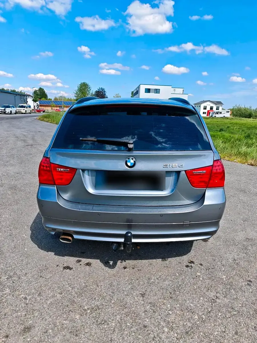 Gebraucht BMW 318 143 PS (105 kW) 2011 Grau Kombi