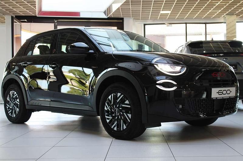 Schwarz Gebraucht 2024 Fiat 600E Red SUV | 29.990 € (Teuer) - Bild 1/4