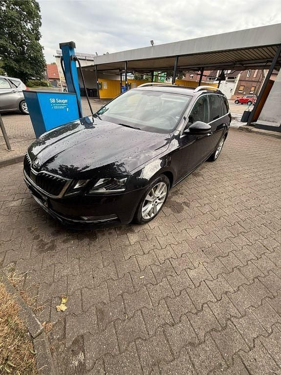 Schwarz Gebraucht 2020 Skoda Octavia Style Kombi | 14.999 € (Superpreis) - Bild 1/4