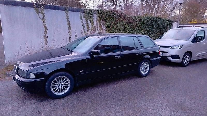 Gebraucht BMW 530 193 PS (141 kW) 2002 Schwarz Kombi