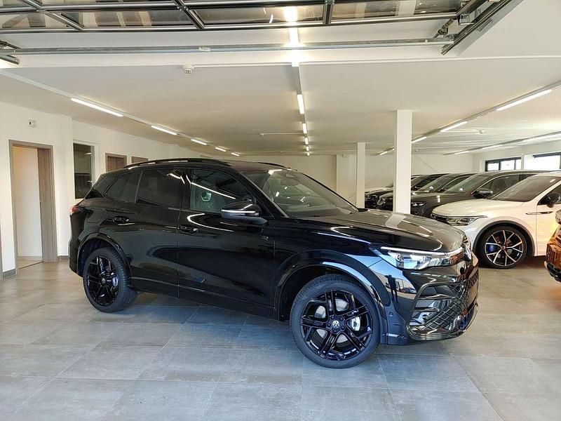 Neu VW Tiguan R-line 272 PS (200 kW) 2026 Grenadillschwarzmetallic SUV