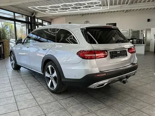 Gebraucht Mercedes E220 All-Terrain Avantgarde 194 PS (142 kW) 2017 Iridiumsilber  metalliclack Kombi