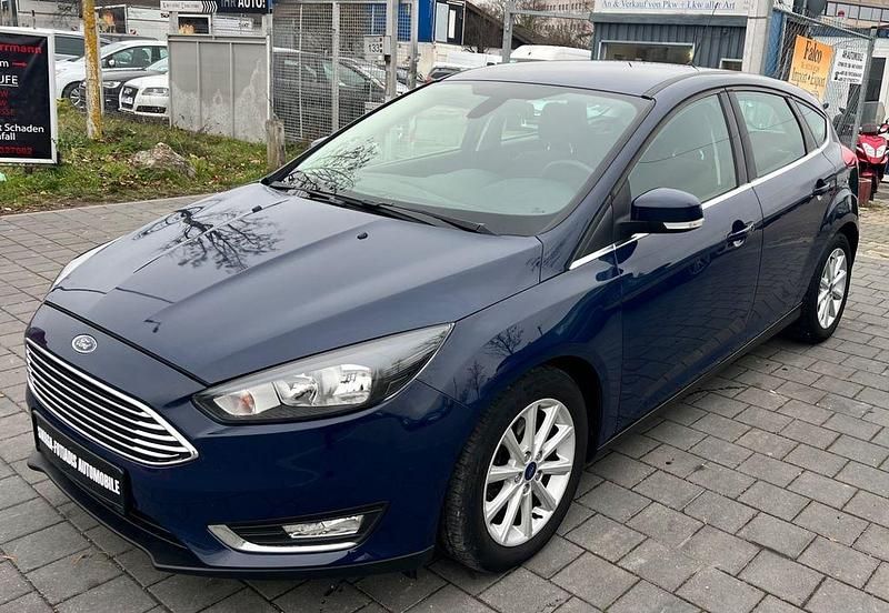Blau Gebraucht 2016 Ford Focus Titanium Limousine | 8.500 € (Fairer Preis) - Bild 1/4