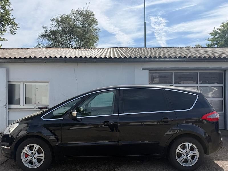 Second-hand Ford S-MAX Titanium 200 CP (147 kW) 2013 Negru Monovolum