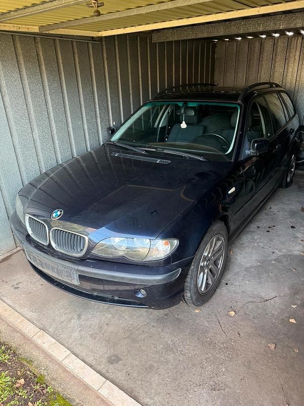 Blau Gebraucht 2005 BMW 320 Kombi | 1.750 € (Superpreis) - Bild 1/4