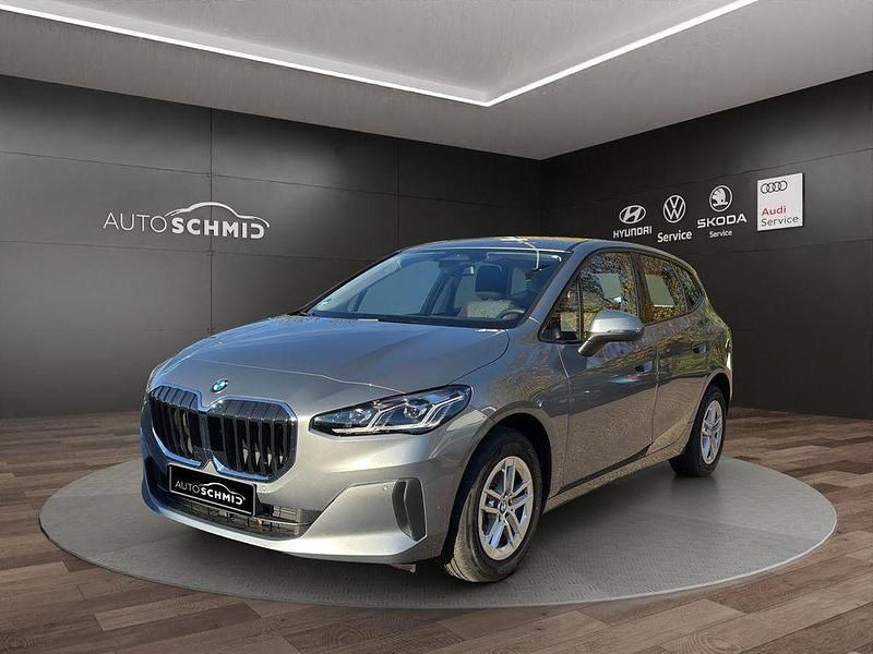 Skyscraper grau metallic Gebraucht 2024 BMW 218 Active Tourer Luxury Line Van / Kleinbus | 28.380 € (Guter Preis) - Bild 1/4