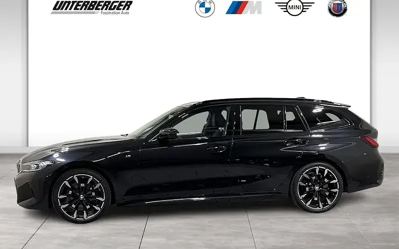 Gebraucht BMW 330 Comfort Edition 286 PS (210 kW) 2026 Saphirschwarz Kombi