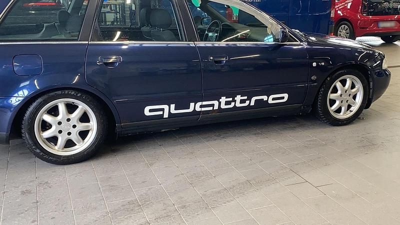 Gebraucht Audi A4 193 PS (141 kW) 1997 Blau Kombi