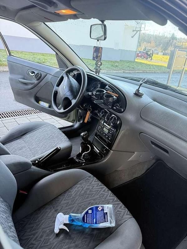 Gebraucht Ford Mondeo 95 PS (69 kW) 1999 Grün Limousine