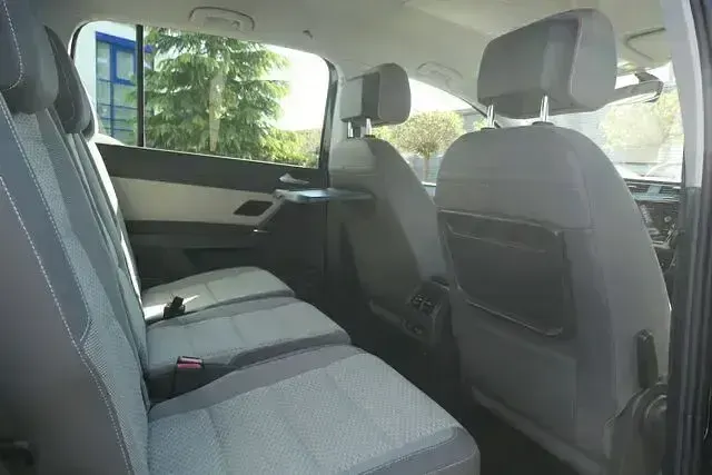 Gebraucht VW Touran Comfortline 150 PS (110 kW) 2022 Schwarz Van / Kleinbus