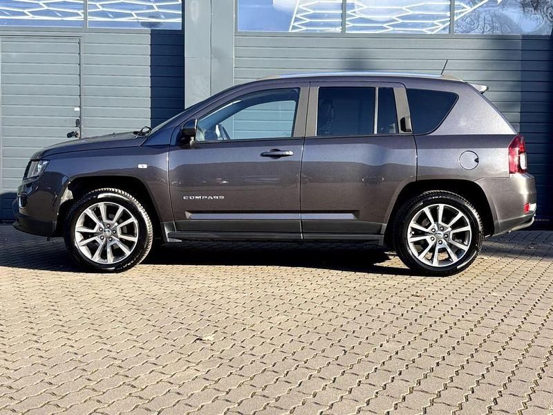Käytetty Jeep Compass Limited 170 HP (125 kW) 2016 Musta Katumaasturi