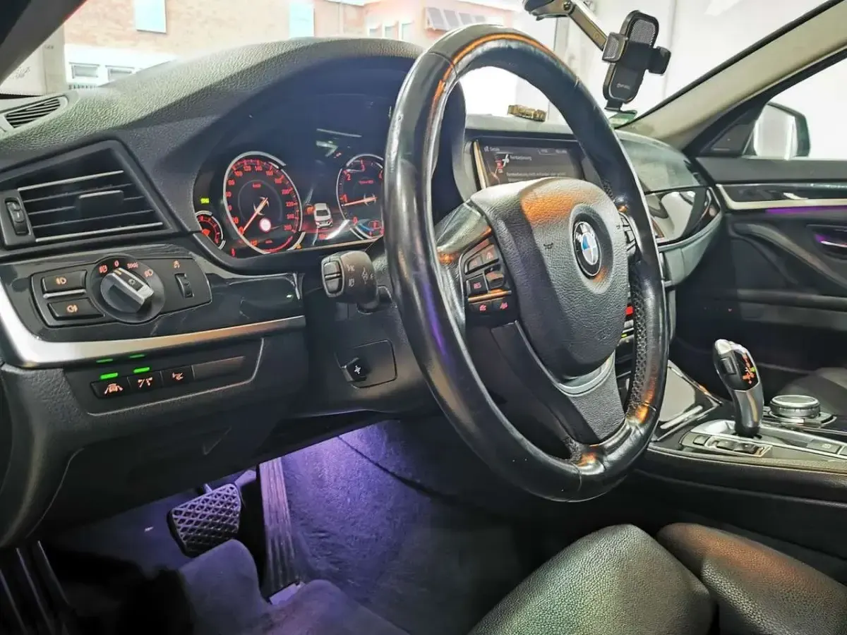Gebraucht BMW 525 Sport Line 218 PS (160 kW) 2015 Schwarz Limousine