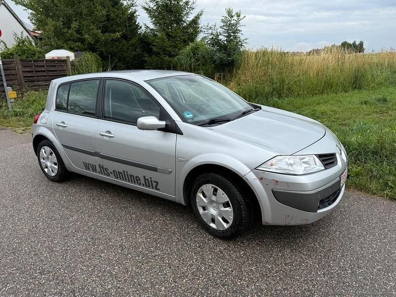 Silber Gebraucht 2006 Renault Mégane II Avantage Limousine | 1.899 € (Guter Preis) - Bild 1/4