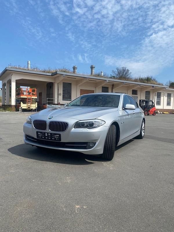 Silber Gebraucht 2012 BMW 530 Comfort Edition Limousine | 10.000 € (Superpreis) - Bild 1/1