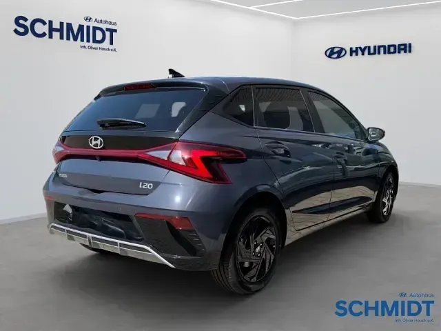 Neu Hyundai i20 Blackline 90 PS (66 kW) 2026 Grau Kleinwagen