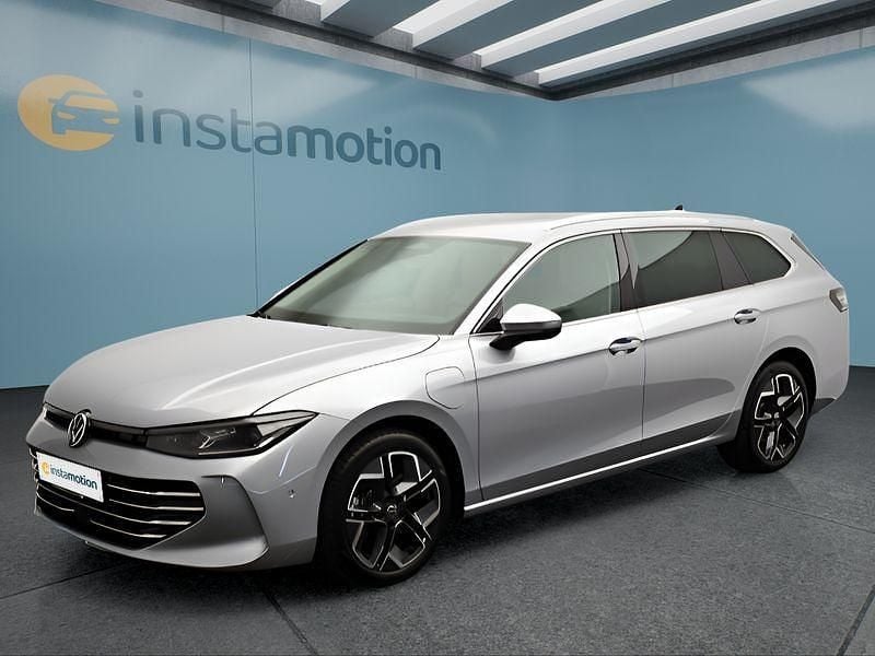 Silber Gebraucht 2024 VW Passat Kombi | 44.549 € (Fairer Preis) - Bild 1/4