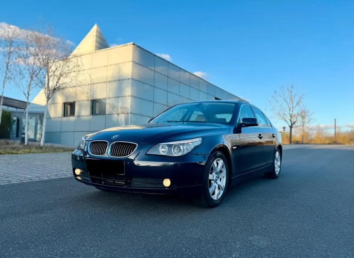 Gebraucht BMW 523 177 PS (130 kW) 2006 Blau Limousine