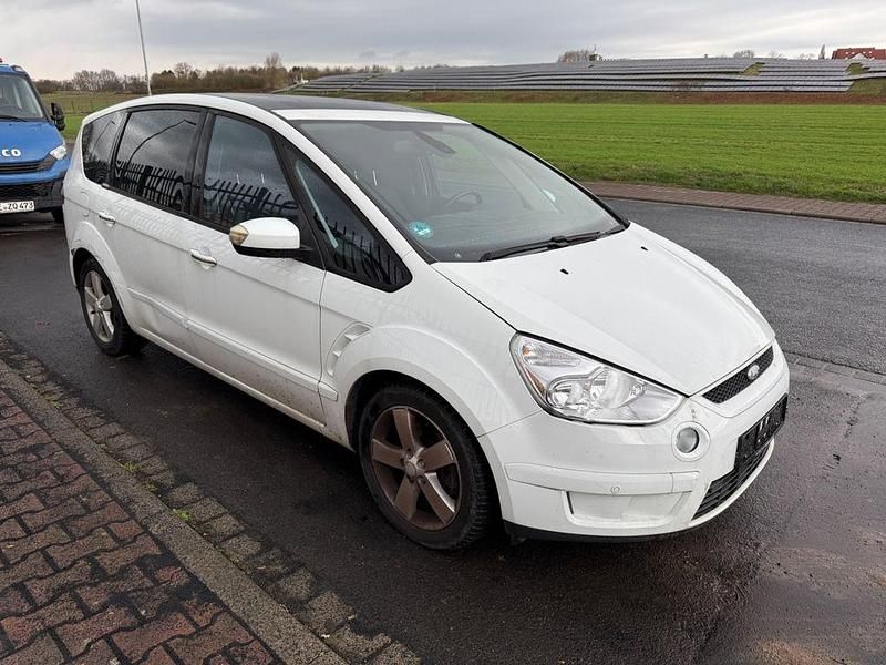 Gebraucht Ford S-MAX Titanium 140 PS (102 kW) 2008 Weiß Van / Kleinbus