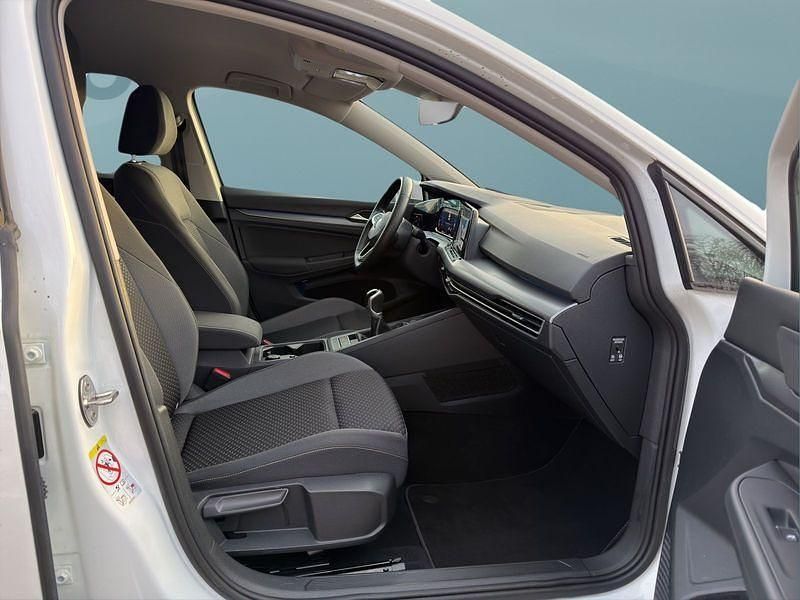 Gebraucht VW Golf VIII 131 PS (96 kW) 2022 Weiß Kleinwagen