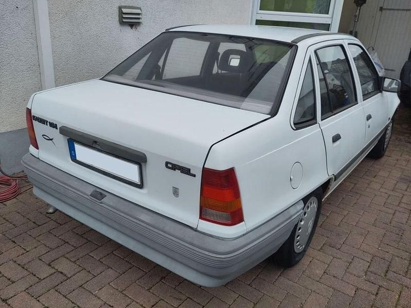 Gebraucht Opel Kadett 75 PS (55 kW) 1989 Weiß Kleinwagen