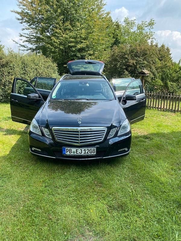 Schwarz Gebraucht 2009 Mercedes E350 Kombi | 9.200 € - Bild 1/4