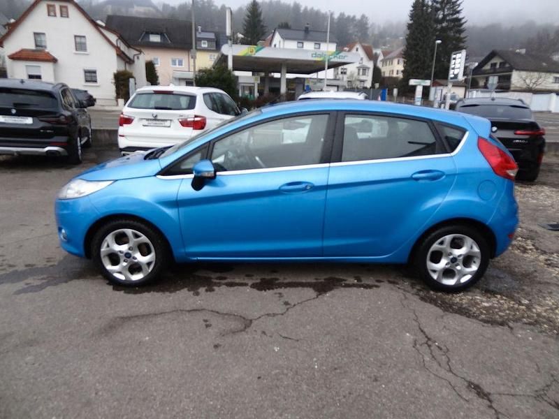 Gebraucht Ford Fiesta Titanium 82 PS (60 kW) 2009 Blau Kleinwagen