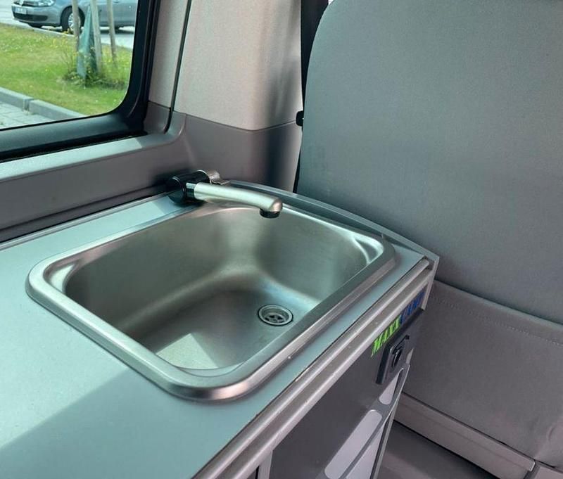 Gebraucht VW Transporter 140 PS (102 kW) 2015 Violet Van