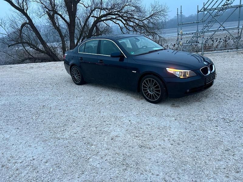 Blau Gebraucht 2004 BMW 525 Limousine | 2.200 € (Superpreis) - Bild 1/4